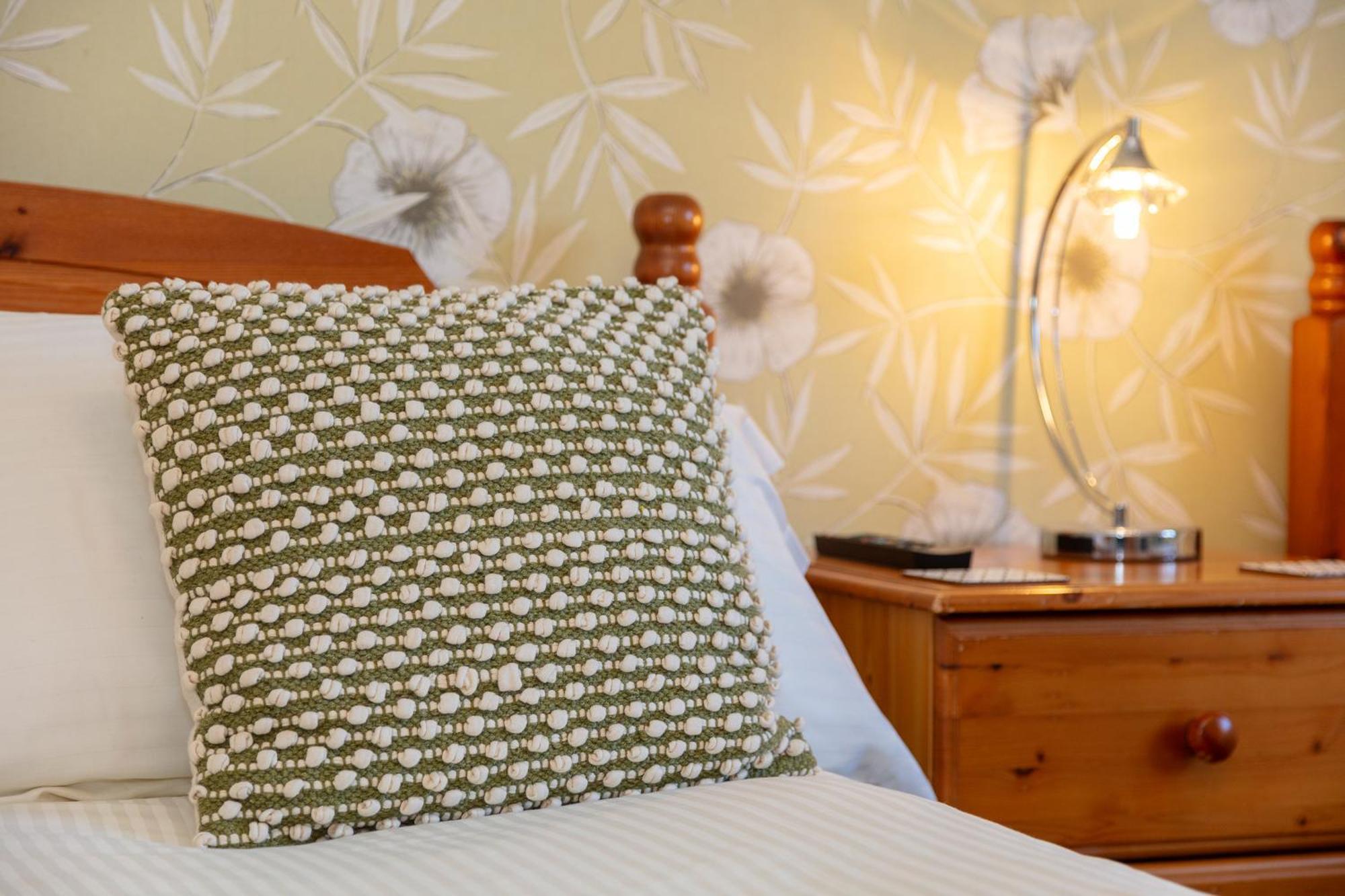 Old Surgery Guest House اولابول المظهر الخارجي الصورة